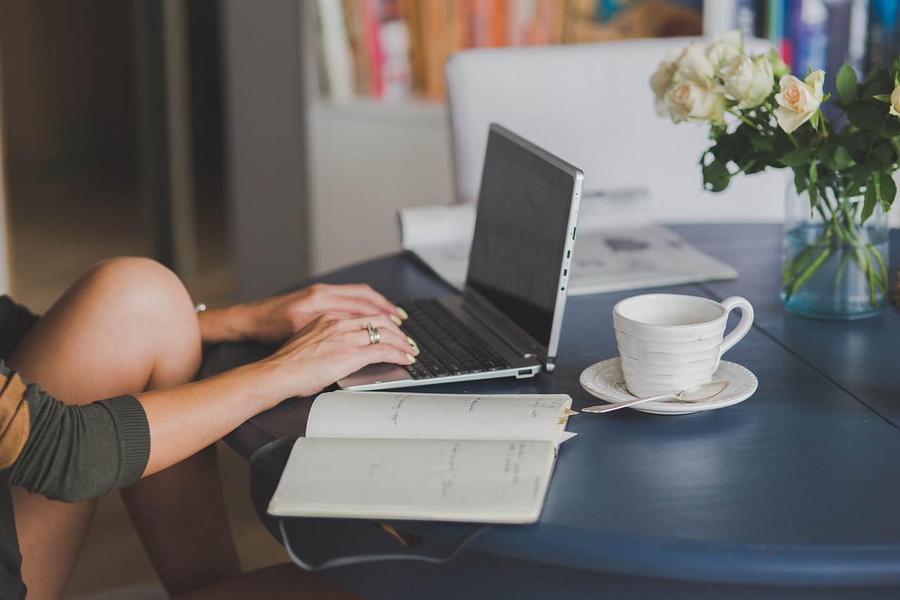 Laptop, workstaion, office — Express delivery service UK offering fast, secure, and time-sensitive shipping for domestic and